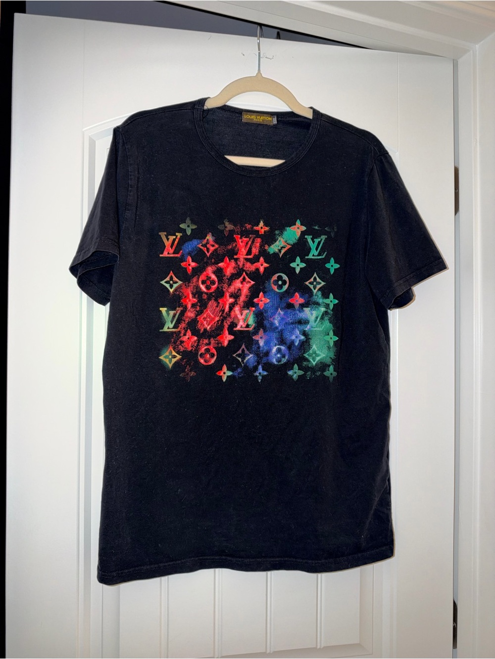 Louis Vuitton Black T-Shirt with Multicolor LV Monogram Spray Print